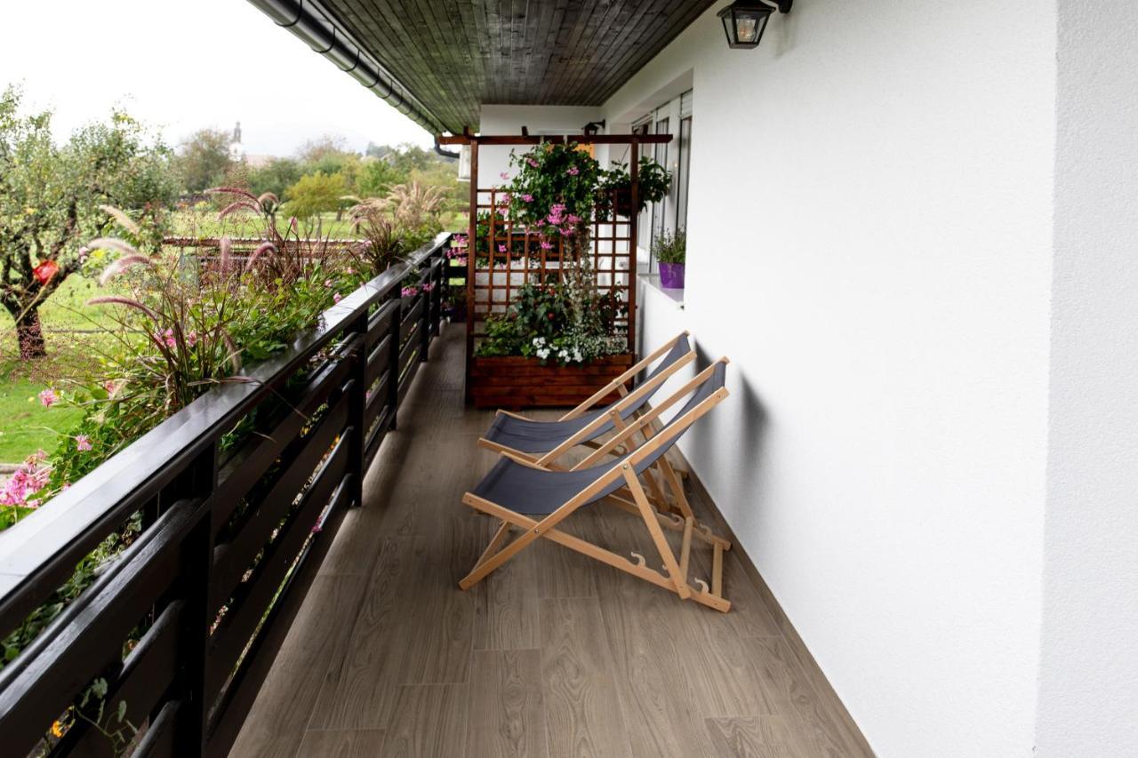 Honey Apartments Zirovnica Bagian luar foto