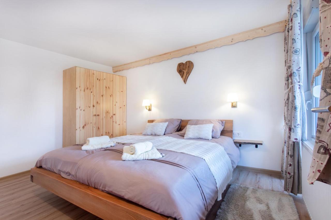 Honey Apartments Zirovnica Bagian luar foto