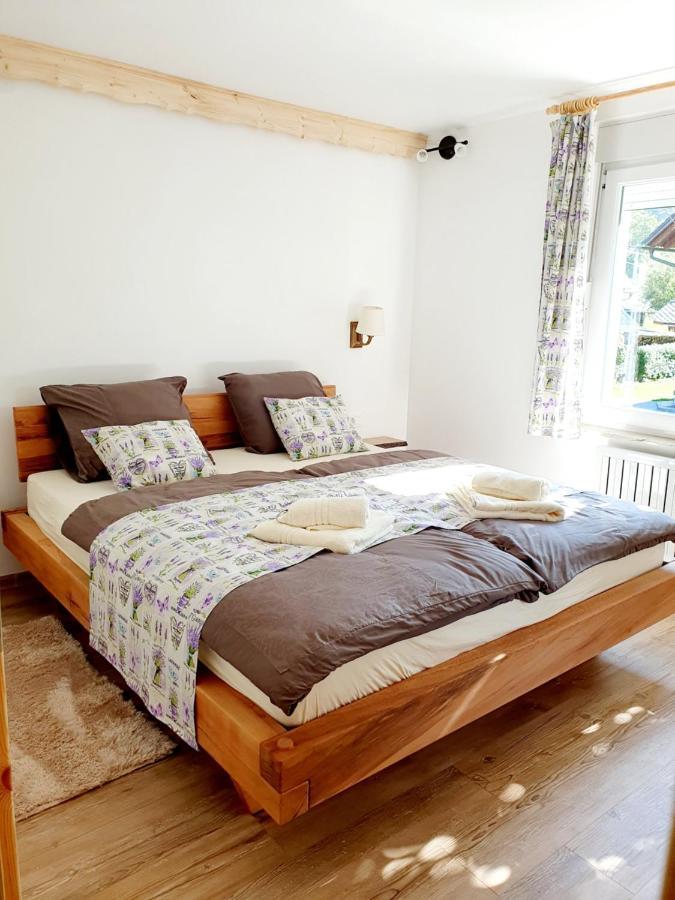 Honey Apartments Zirovnica Bagian luar foto