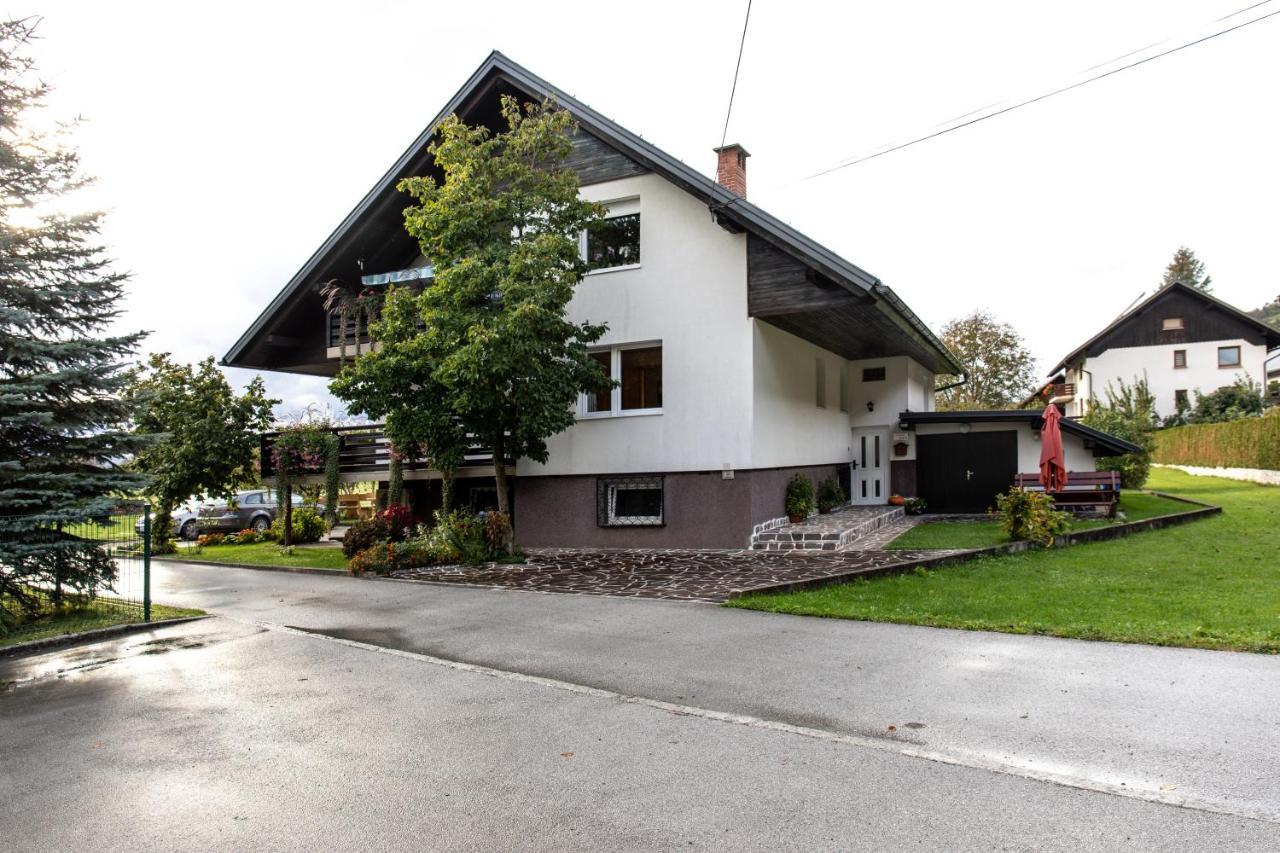 Honey Apartments Zirovnica Bagian luar foto
