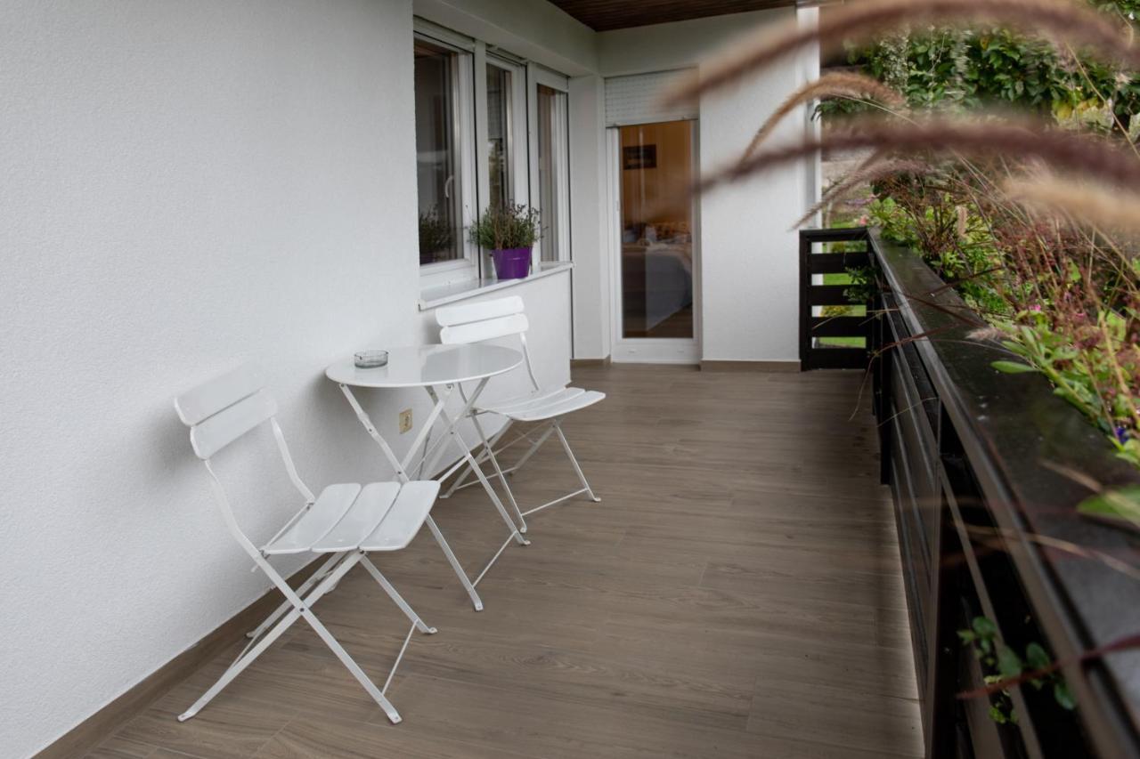 Honey Apartments Zirovnica Bagian luar foto