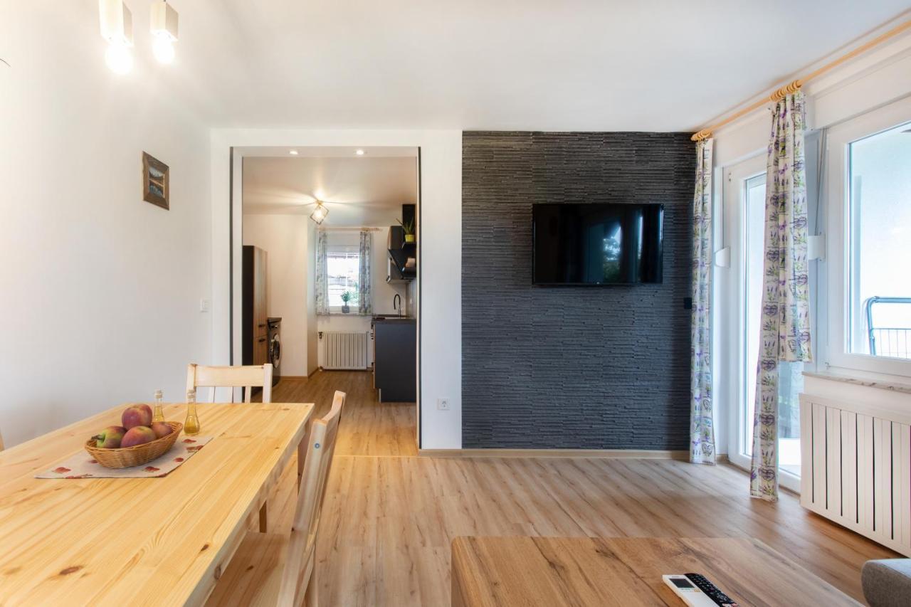 Honey Apartments Zirovnica Bagian luar foto