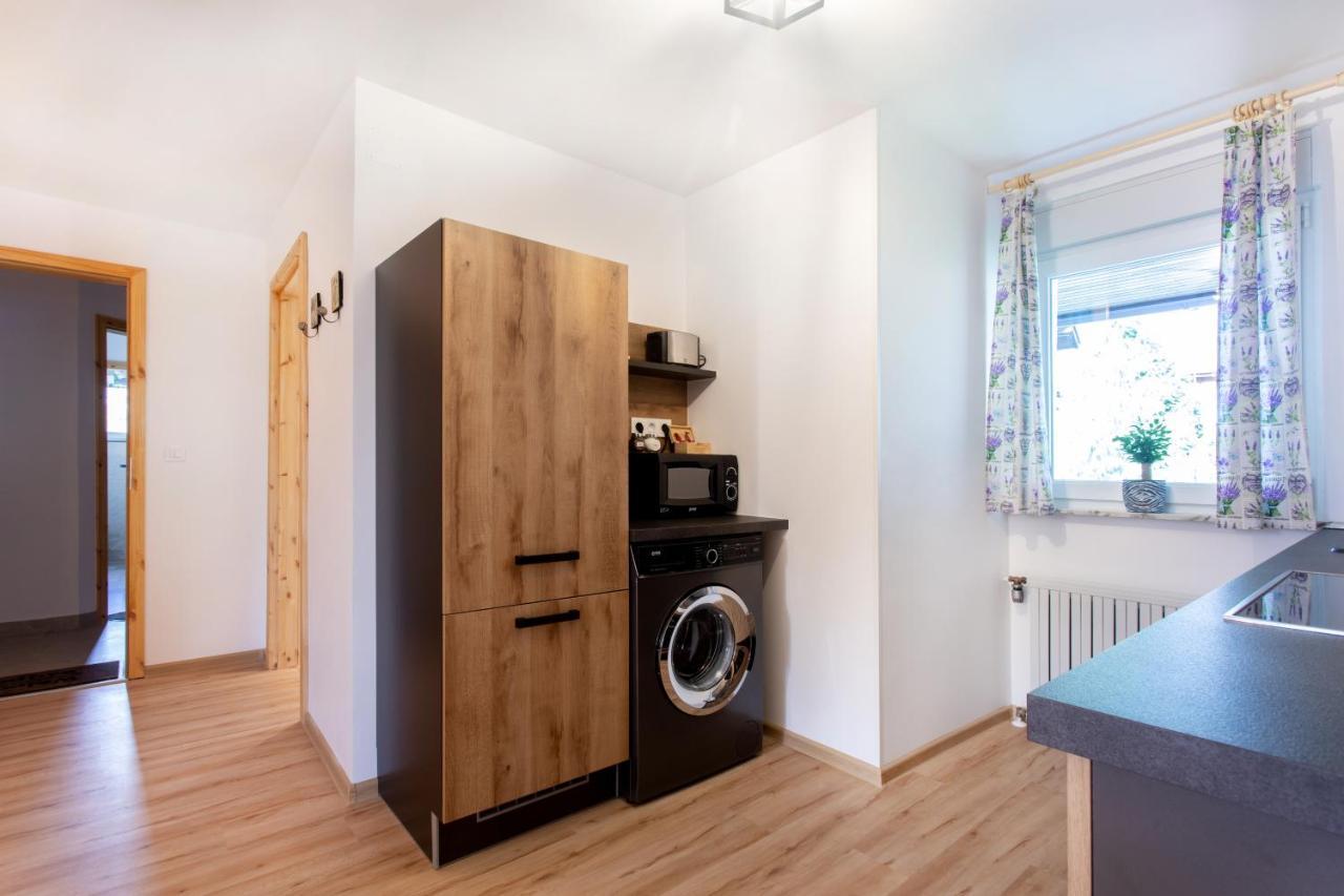Honey Apartments Zirovnica Bagian luar foto