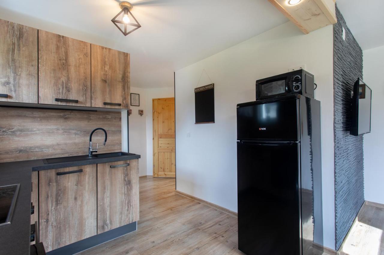 Honey Apartments Zirovnica Bagian luar foto