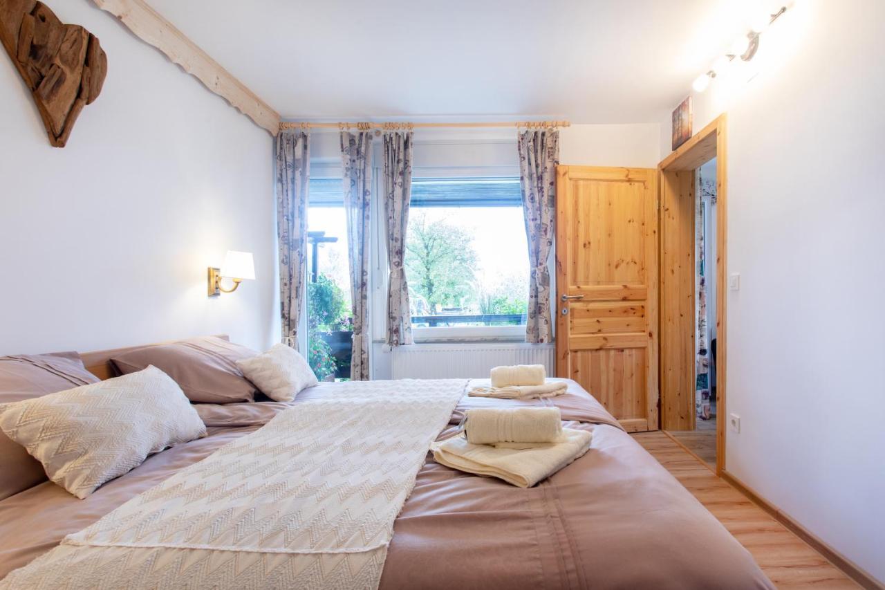 Honey Apartments Zirovnica Bagian luar foto